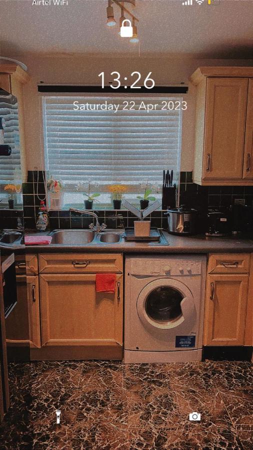 Lovely 2 Bed Flat/Apt In East London- Nice Estate. Dagenham Exterior photo