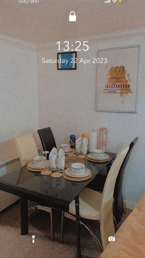 Lovely 2 Bed Flat/Apt In East London- Nice Estate. Dagenham Exterior photo